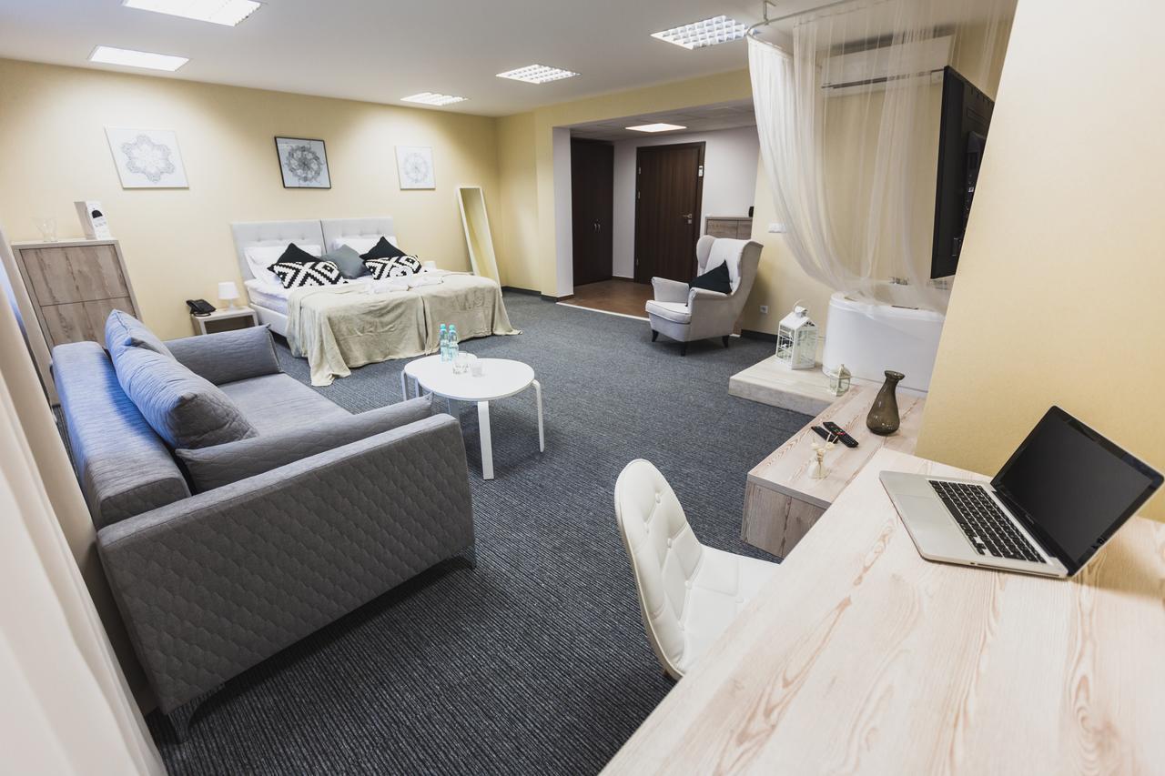 Czarno Na Bialym Hotel Cracovia Esterno foto