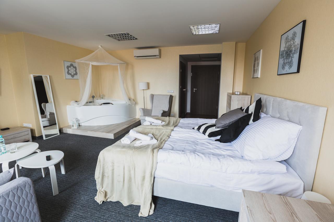 Czarno Na Bialym Hotel Cracovia Esterno foto